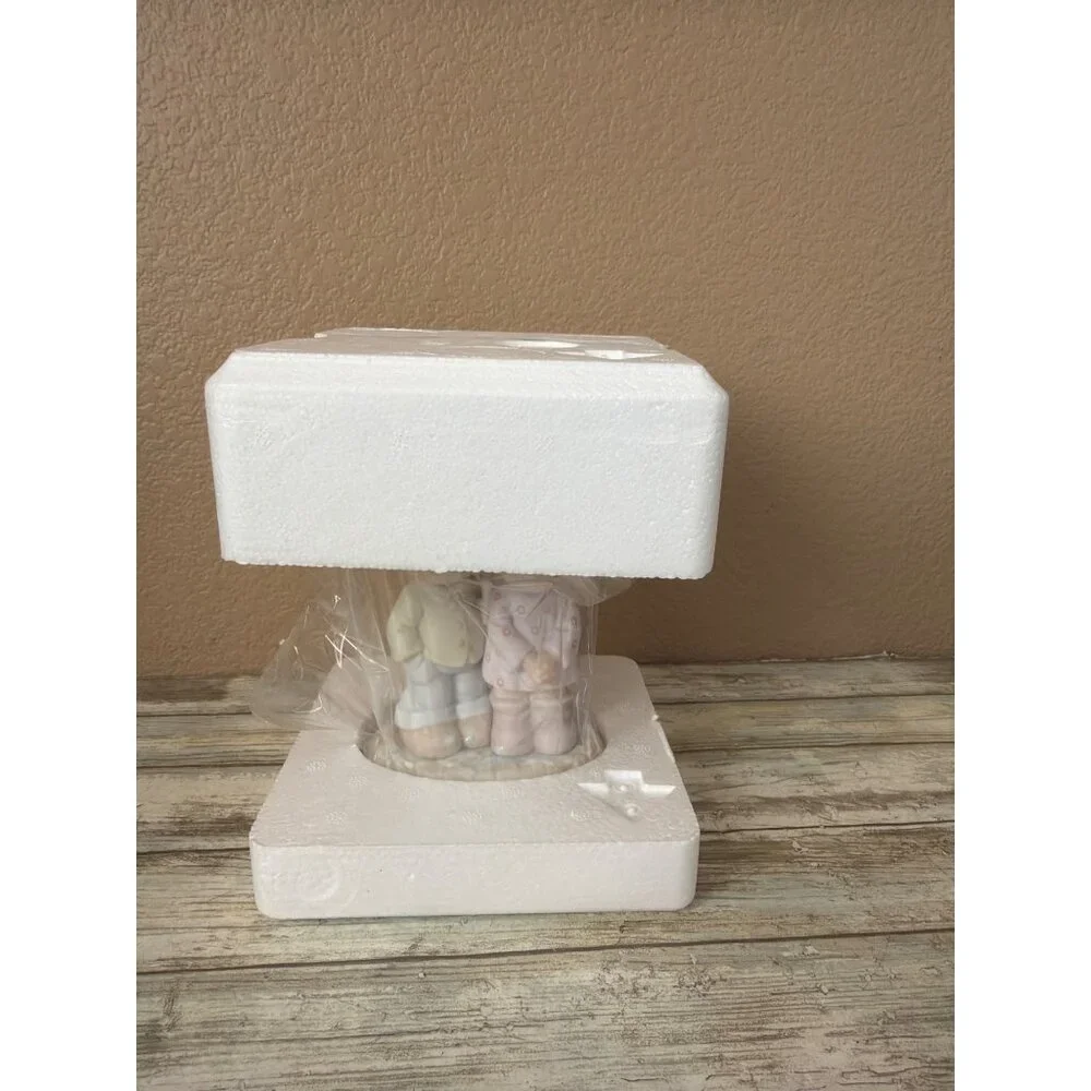 Precious Moments 1997 "He Is Our Shelter From the Storm" #523550 Enesco NIB - Picture 4 of 15